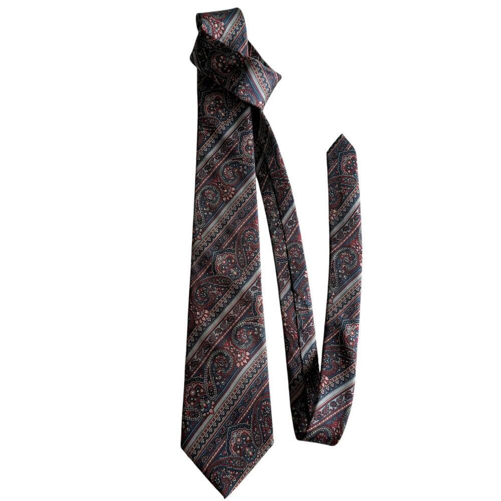 Timeless Christian Dior Paisley Men’s Tie